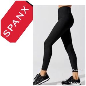 Spanx ribbed black leggings
